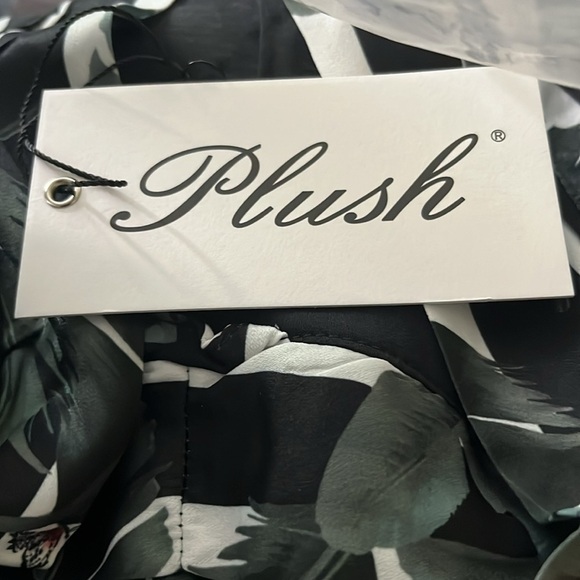 🆕 Plush Revolve Robe Women’s Black White Stripe Jungle Print Tropical XS - Picture 8 of 12